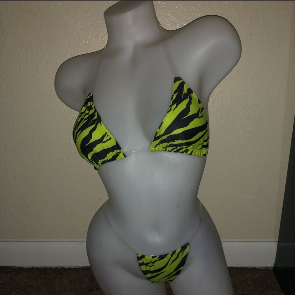 3 Beautiful Thongkinis